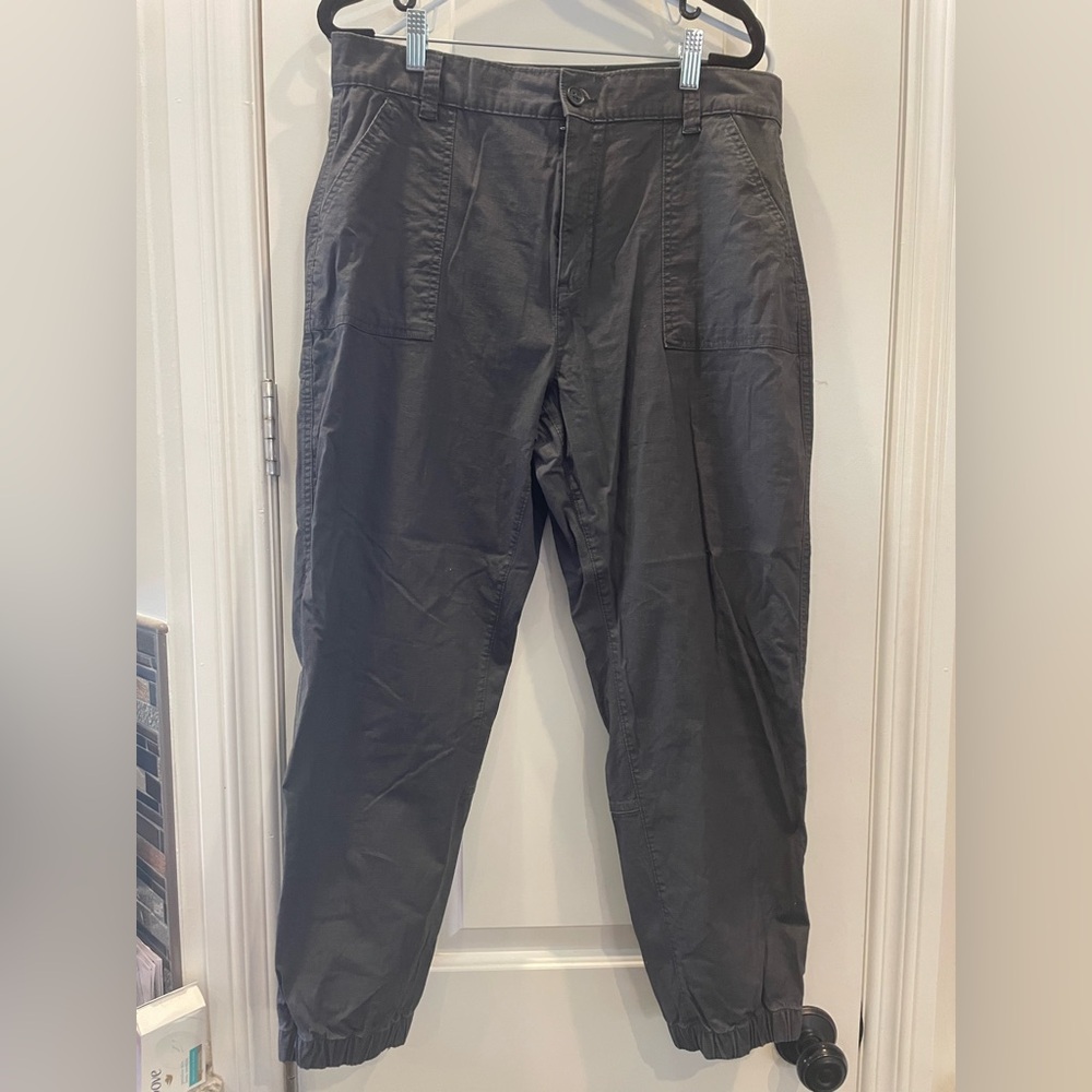 Eddie Bauer Women’s Rip Stop hiking pants. Charcoal grey. Size 10. $15